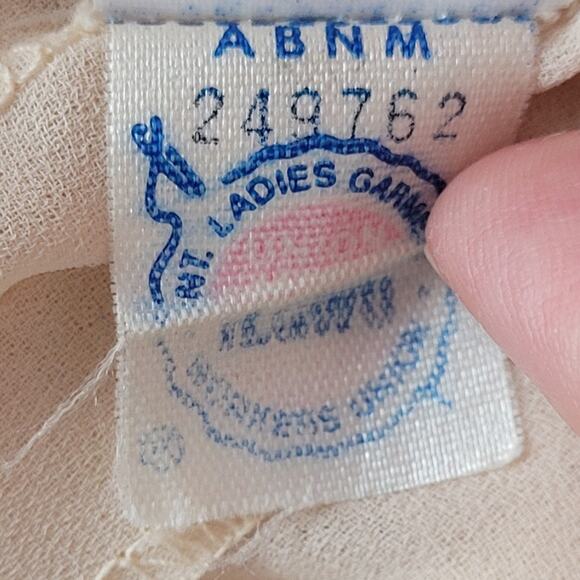 Vintage Beige Lace‑Collar Swing Dress—Belt with Knee Boots & Structured Coat (M) - Picture 13 of 15